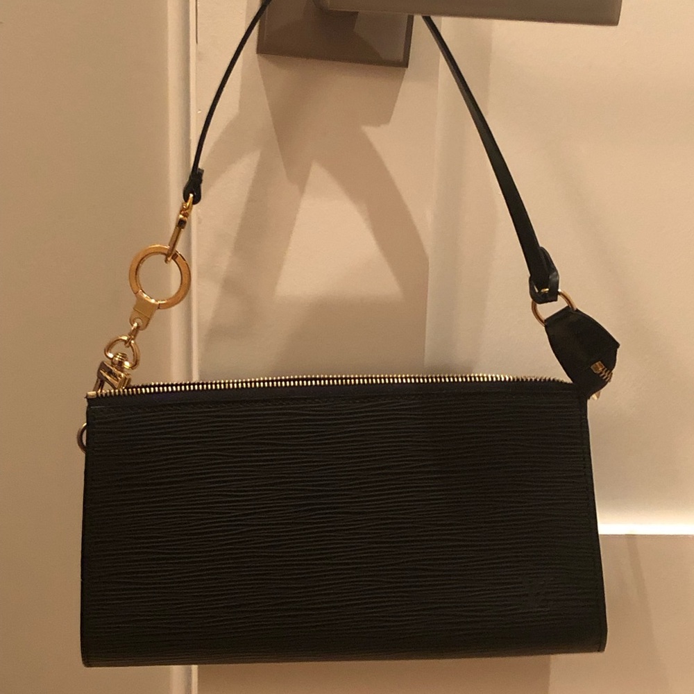 LV black pochette bag💵 - Picture 1 of 5